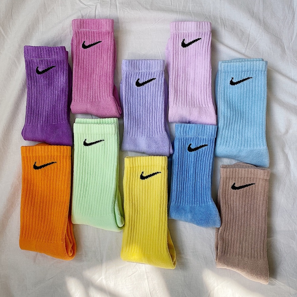 RESTOCK ! Hand dyed nike crew socks - Picture 2 of 7